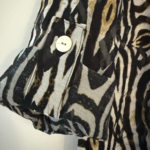 Ruby Rd. Black and Cream Abstract Print Crop Top - Picture 7 of 10